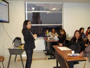 La Prof. Diana Marcela Aguirre inicó las clases de segundo semestre.